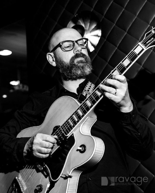 Enjoy the smooth strumming of guitarist Jeff Hewer, tomorrow, 12pm - 4pm, in this week's edition of Summer Sounds. Head to Victoria Gate whilst shopping in Leeds and let him entertain you. Soak up the #livemusic and head for a coffee and sweet treat @LoveBrowniesBakery or an artisan gelato @amorinogelato @amorinouk