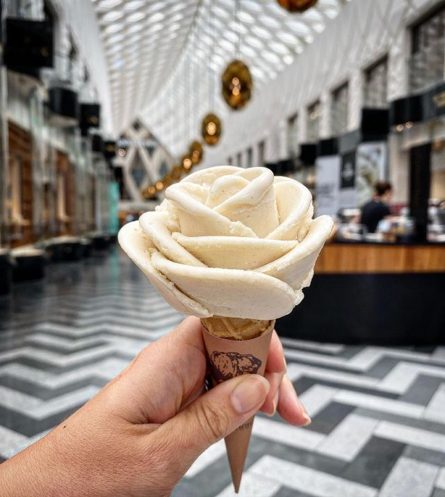 Happy Yorkshire Day! 🤍

We’re celebrating with a gorgeous rose-shaped gelato from our friends at @amorinouk 🍦🤍