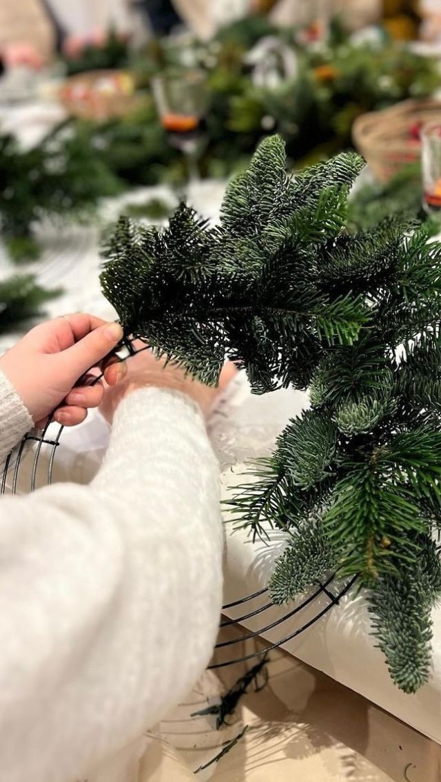 There is nothing quite as festive than curating your very own Christmas Wreath…✨

This festive season we are partnering with @tyrostudios on bringing magical workshops the malls of Victoria Leeds. Alternating saturday sessions include bauble painting and wreath making, there are still a limited number of tickets remaining. 

Guests will receive an arrival glass of fizz, tuition, materials and best of all to leave with their very own magical creation.

🔗 Tickets available in our bio…