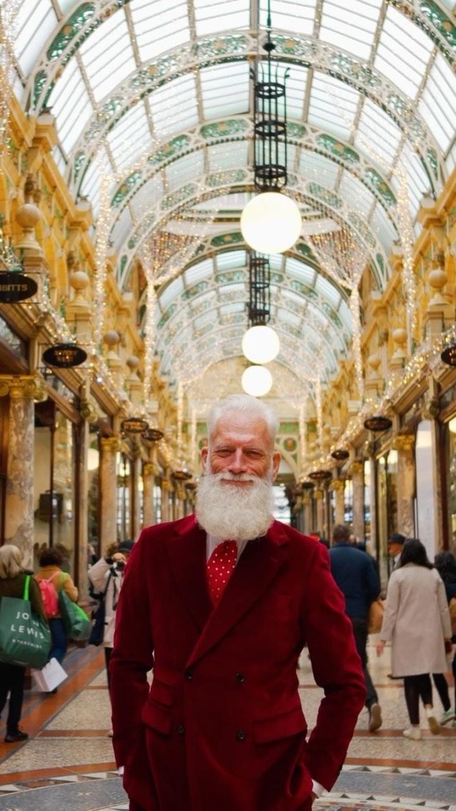Christmas, Refined… @fashionsanta 

The most stylish season of all has arrived at Victoria Leeds, this year it has arrived with even more style than ever before! We have enlisted the help of Christmas icon, Fashion Santa to kick off our fabulous festivities with an extra sprinkle of sparkle ✨ 

Check back to see how Fashion Santa spent his time with us 👀