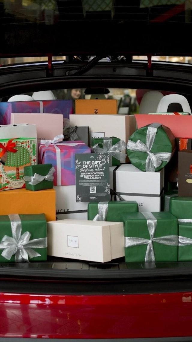 Arriving in his magical @teslamotors sleigh, @fashionsanta embarked on an indulgent shopping spree followed by a series of fabulous festive feasts. Following his Victoria Leeds adventure, the sleigh was left behind yet filled with goodies ready for one lucky winner to enjoy, enter via scanning the QR code on your next visit…

There was even time for a festive workshop hosted in collaboration with @tyrostudios, Fashion Santa curated a beautiful Christmas wreath using fresh foliage sourced from a local Christmas tree farm ✨ Fancy making your own festive wreath? The final few spaces are remaining for upcoming workshops, tap the link in our bio to grab your ticket. 

#ChristmasRefined