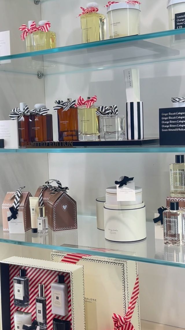 Ginger & Spice and all gifts nice. Join @jomalonelondon in Gingerbread Land 🍭

Discover seasonal scents and ‘just a little something’ gifts inside their Victoria Quarter store ✨