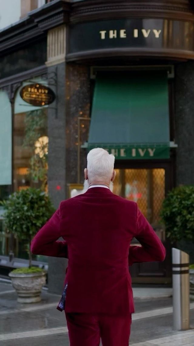 Let the festivities commence! Where better than to eat,drink and be merry than our longest standing arcade restaurant, @the_ivy_collection … 

#ChristmasRefined