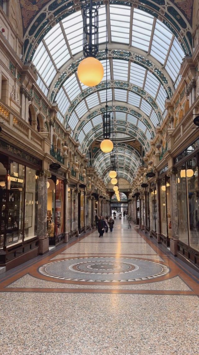 We invited personal stylist @annamewes to share her top picks to reset your wardrobe this season ! 🍁

She visited @thisiswhistles @anthropologie @mintvelvet @russellandbromley @allsaints @insidejigsaw @reiss and @carvela ✨

Drop your questions for Anna in the comments and she’ll answer them soon!
