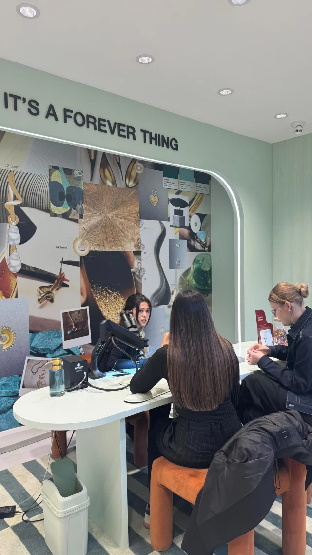 It’s a forever thing✨

Grab your bestie and head over to @missomalondon for their welded bracelet experience! 

One for you, one for your friend, the perfect bonding experience in Victoria Leeds🤍

Either walk-in or make an appointment on their website, we’ll see you there!