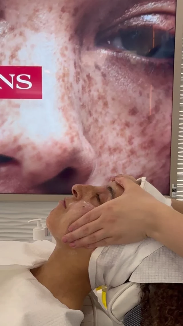 Fancy a spa day? 🧖‍♀️

Look no further than @clarinsuk in @johnlewis for those dreamy relaxing moments! Pamper yourself in luxury with their 30min BeautyBar treatments, from Skin Saviour, Detox & Glow, Firming Favourite or SOS Facial. 

It’s the perfect end to a busy month!✨
Book from £29 on the Clarins website or through the link in our bio.