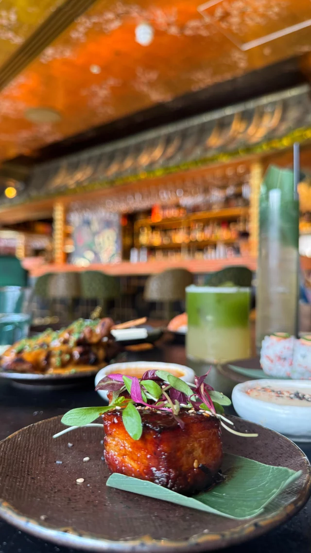 Sushi lovers! Summer has arrived at @theivyasia ☀️

Featuring fresh, vibrant flavours complimented by cocktails inspired by Tokyo and Singapore, your journey through Asia’s most vibrant cities is showcased through @theivyasia Summer menu!

Our favourites:
- Kimchi Kakiage
- Spinach & Mizuna Salad
- Robata Chicken Satay
- Char Siu Pork Belly
- Spicy Tuna Maki Roll

Book through the Ivy Asia’s website for a culinary treat this weekend✨