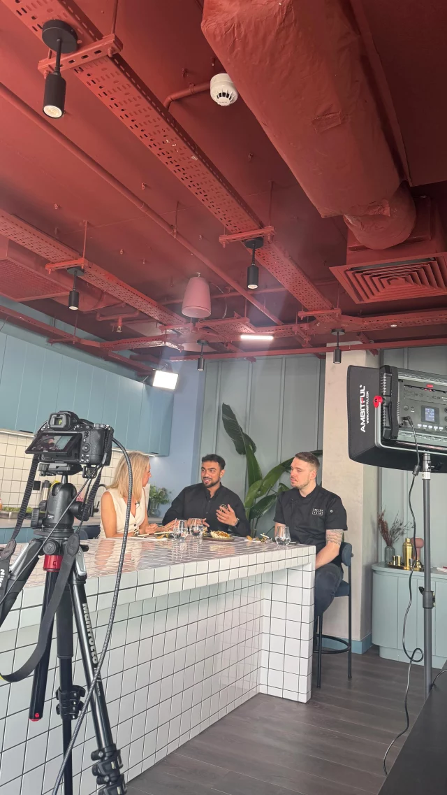 Mel B, Leeds United, Simon Pegg, @theivyasia  and @uyare.leeds give us an insider on the famous faces who’ve ate at their restaurants! 

Catch the full story on episode 4 of @stylearcadespodcast on YouTube, Spotify, Amazon, Apple or click the link in our bio✨