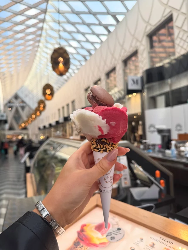 Happy Yorkshire Day! 💐

Celebrate with a beautiful rose gelato from @amorinogelato in Victoria Gate!