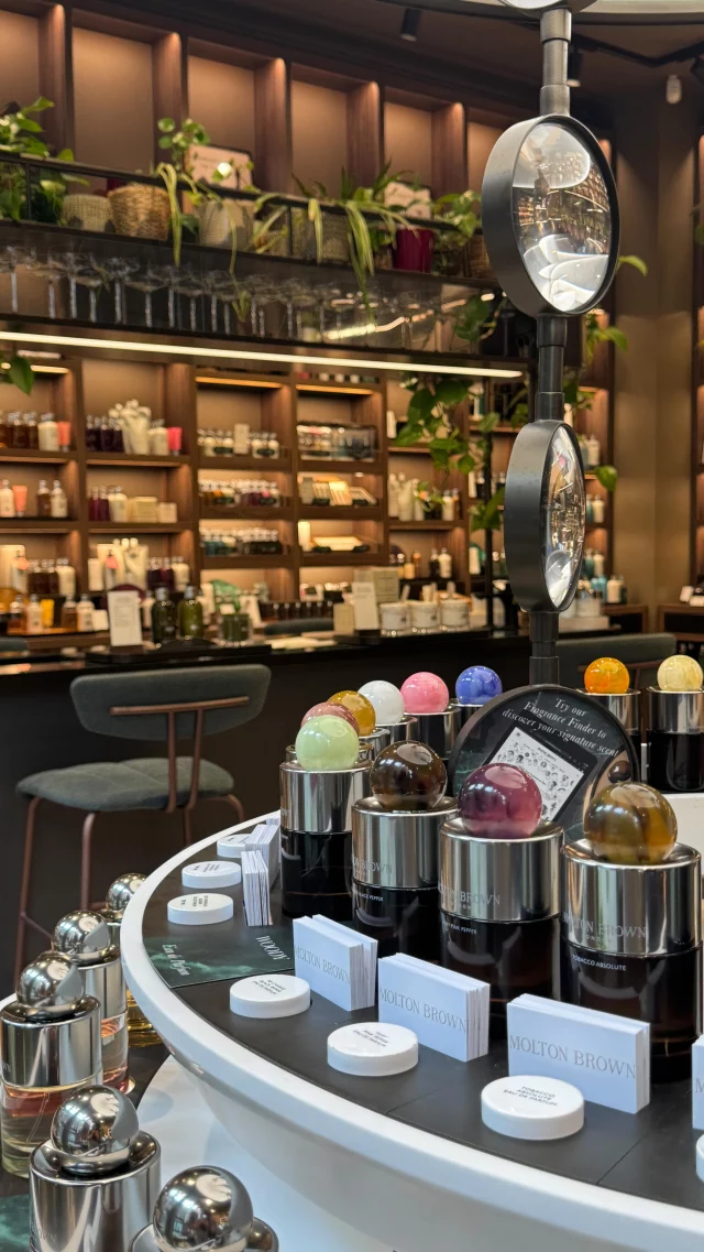 We all deserve a reset, and @moltonbrown is the perfect place for this! 

In their Victoria Quarter store, take self-care to the next level with their complimentary hand and arm massages using the new refillable body lotion and cream 🧴

We tried the Coastal Cypress & Sea Fennel scent and it’s pure bliss, perfect for taking you back to those summer holidays you may have been on this year!

You can book their bespoke, complimentary hand and arm massages instore, thank us later!✨