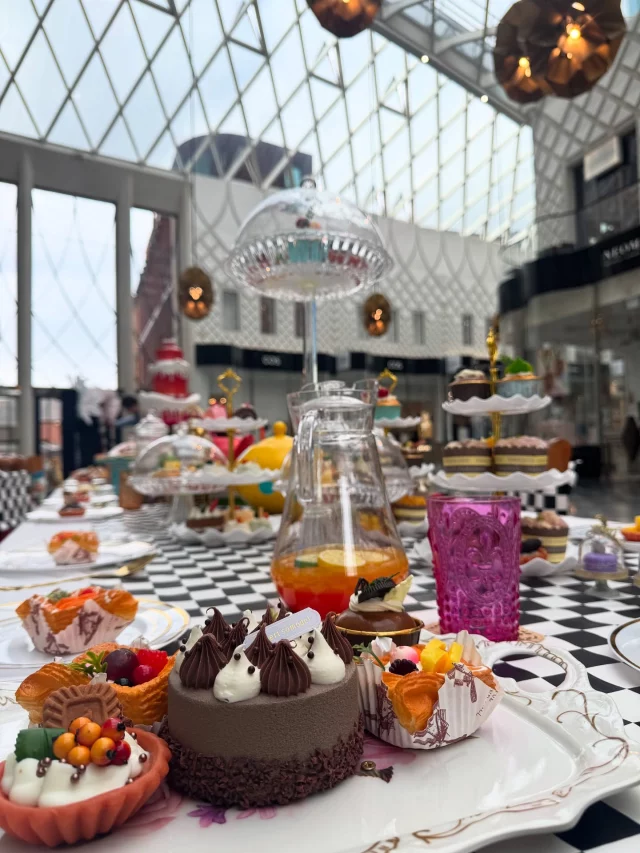 With one more week of @wonderlandleeds we’ve found our favourite Alice In Wonderland inspired products! 🎩🐇

1. @anthropologie ‘s Ace Boxes Stoneware Canapé Plates
2. @northhomeuk MON @hkliving Decorative Heads
3. @johnlewis Monty Bojangles Truffles Tin
4. @harveynichols Fragrance Du Bois Lovers Perfume