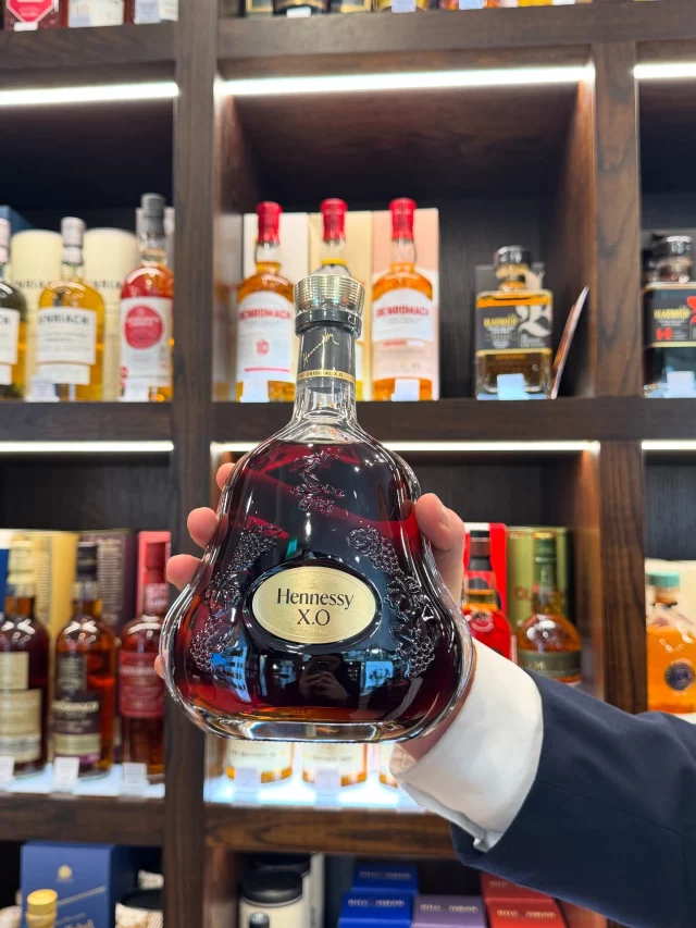 @thewhiskyshop don’t just sell whisky, here’s our top 5 alternatives we found in store 🥂

Hennessy XO Cognac 
Seventy-One Gin
Casamigos Anejo Tequila
Phraya 8yo Thai Rum
Clase Azul Reposado Tequila 

Find out more about each of these in their Victoria Quarter store!