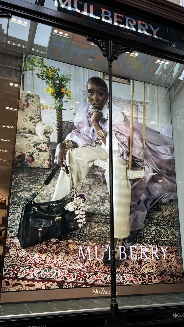 We’re taking you back to the noughties with @mulberryengland ‘s introduction of Roxanne👜

Think punk and Y2K, featuring brass buckles, streamlined details and versatility. 

Shop the gorgeous bag in their Victoria Quarter store✨