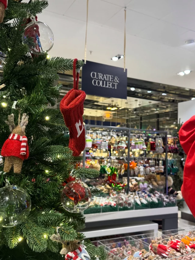 We’re in awe of the @johnlewis Christmas shop! 🎄

You may not want to leave once you step into festivities at John Lewis, with quirky tree decorations and gorgeous home decor- we want to buy everything! 

What’s your favourite piece? ✨