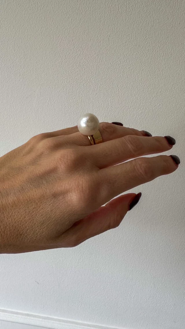 The most important pearl 💍

Jewellery can capture the most special memories in a capsule, just like @belle.so.chic with her (self-made!) pearl ring.

In episode 8 of @stylearcadespodcast , Content Creator Isabelle joins @michelleeagletonofficial and Honour Wainwright of @boodles to discuss all things premium jewellery and engagements, with exclusive celeb stories!

Watch the full episode on YouTube or Spotify through the link in our bio ✨
