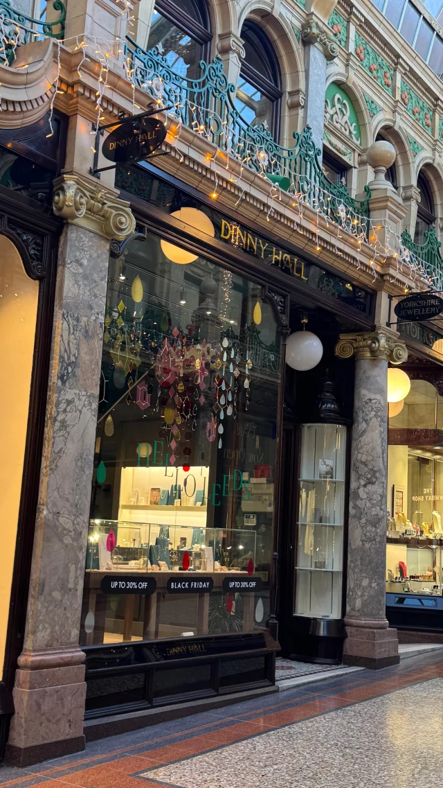 We have news…@dinnyhalljewellery has arrived in Victoria Quarter! 💎

Think beautiful demi-fine pieces and gorgeous standout jewels, designed by Founder Dinny Hall- who has Leeds routes herself! 

Next time you’re in Leeds, this is a must-visit! ✨