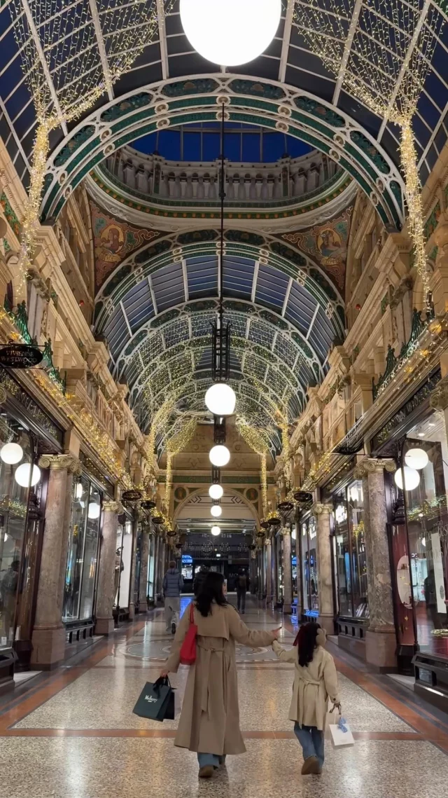 Little traditions, big memories 🤍

A stop at @danielladraper for extra sparkle and a refresh at @the_ivy_collection before stepping into the Snowland Storybook, beautifully captured by @aman_the_.explorer on a cosy mum-and-daughter evening.

Bring your Christmas stories to life this festive season at Victoria Leeds✨

#YourChristmasStoriesTold