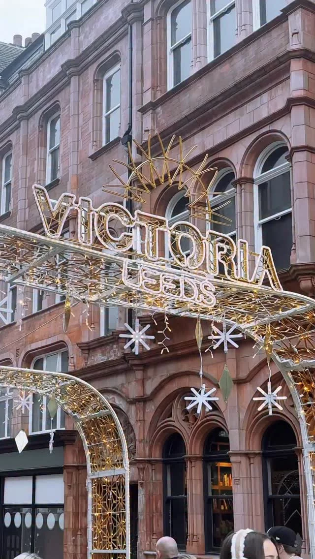 Have you bought all of your Christmas presents?✨ 

Our Uplift Your Gift station is the best way to add that bit of sparkle to your presents! 

Last weekend saw visitors capturing Christmas portraits, enjoying bespoke calligraphy and joining in *Parkin or parking?* for the chance to win free parking in January or a slice of proper Yorkshire parkin. 

Our Uplift Your Gift station is back this weekend, we’ll see you there! ❄️

#YourChristmasStoriesTold