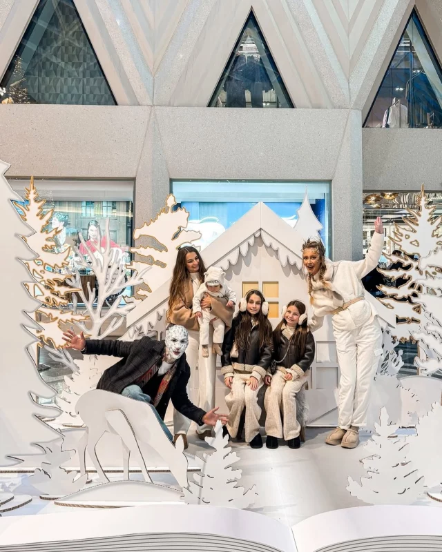 Fancy a chance to win? ✨

We’ve loved seeing your portraits, family moments and magical snaps.

If you’re visiting this week, don’t forget:

To enter our VIP goodie bag giveaway, make sure you tag @victorialeeds_ and use #YourChristmasStoriesTold when you share your photo. 

We can’t wait to see your festive portraits, competition ends 14th December 🎄✨