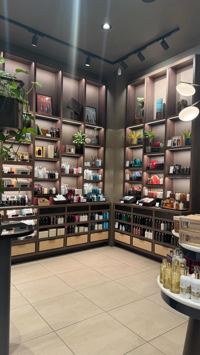 How do you know which candle/fragrance to buy for someone? ✨

Michael Parker from @moltonbrown gives us the best tip to finding the perfect scent for that special someone when gifting for Christmas!

Hear more tips like this in episode 10 of @stylearcadespodcast alongside @jackdmarch and @michelleeagletonofficial 
Grab a cuppa and just 30 minutes, click the link in our bio or search ‘Style Arcades Podcast’ into your favourite streaming platform🎬