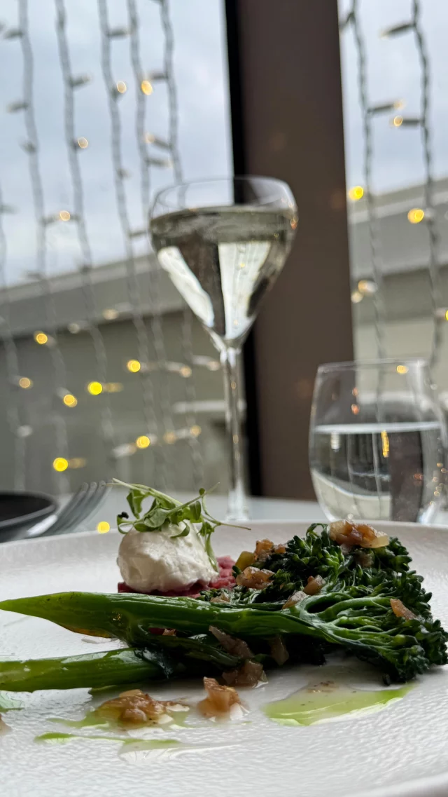 Treat yourself this month with 30% off @harveynichols gorgeous à la carte menu at the Fourth Floor Brasserie 🥂

Available until the 30th January (excluding Saturdays), enjoy Sirloin Beef Tartare, Tandoori Mussels, Cod Loin and more!

Book through the link in our bio ✨