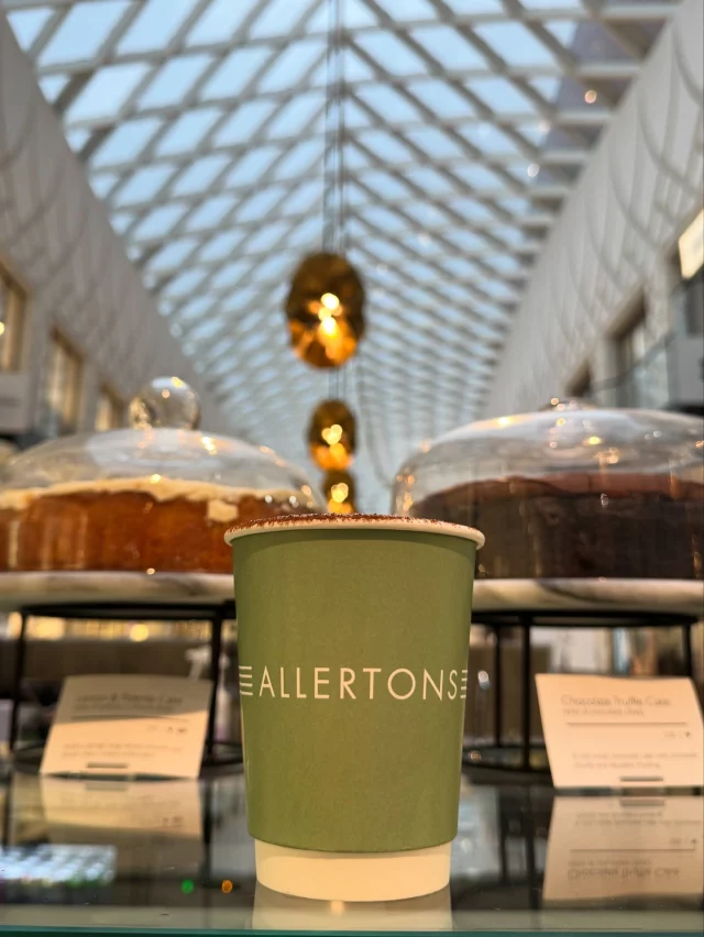 Blue Monday? We prefer mood-boosting Monday 💙

Here’s our favourite luxury pick-me-ups: from glowing beauty at @neomwellbeing and @thewhitecompany , uplifting scents at @jomalonelondon , a slow coffee moment at @allertons.cafe to pressing play on our @stylearcadespodcast podcast ✨