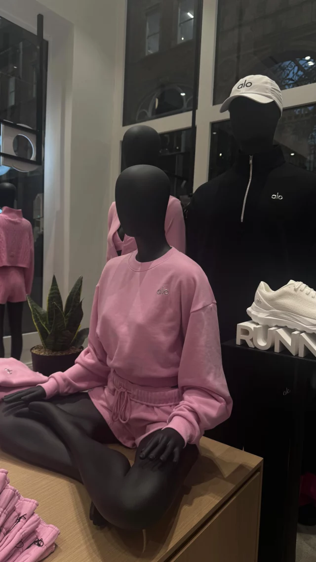 Leeds, @alo is now open! ✨

We’re obsessed with their new sanctuary in Victoria Quarter, with a range of gorgeous colours including candy heart pink for Valentine’s and clothing for truly every occasion!🌸

Their launch weekend is filled with treats and surprises, head over to our website to find out more about their Runners Club and Wellness Walk this weekend!

We’ll see you there…