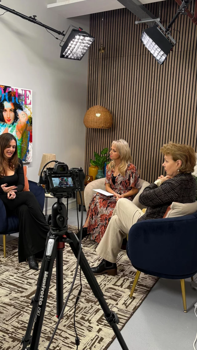 @dinnyhalljewellery ‘s encounter with Princess Diana ✨

Hear the full story in episode 12 of @stylearcadespodcast featuring @dinny.hall and @kirstyraynor by clicking the link in our bio, or searching ‘Style Arcades Podcast’ on YouTube, Spotify, Apple or Amazon!